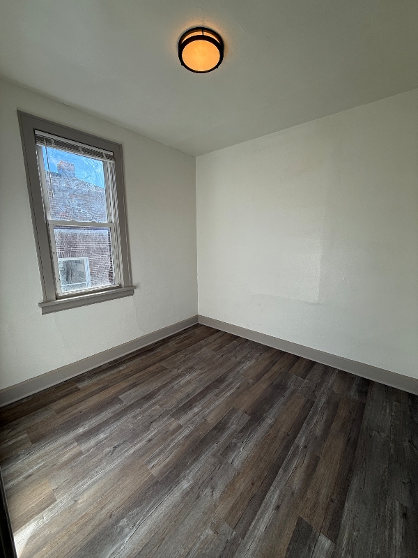 Building Photo - 1342 W 69th St