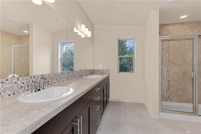 Building Photo - Gorgeous Executive Home, Available Now