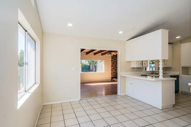 Building Photo - 624 Erica St