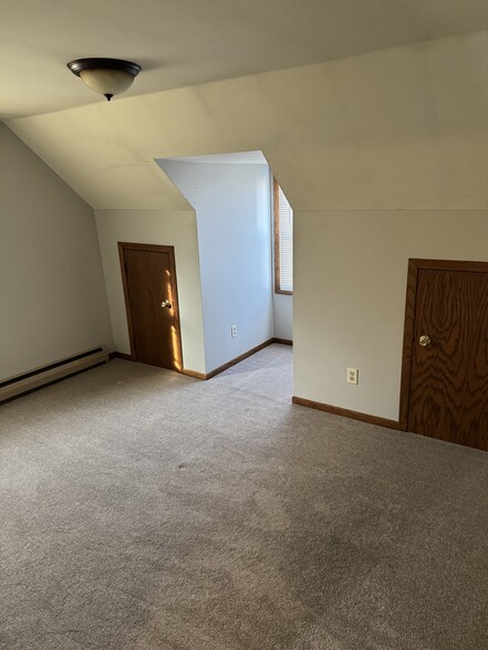 Building Photo - 113 S Railroad St