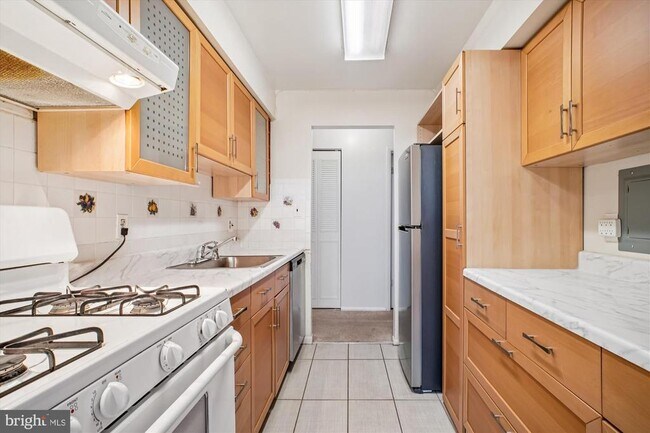 Building Photo - 3356 Woodburn Rd