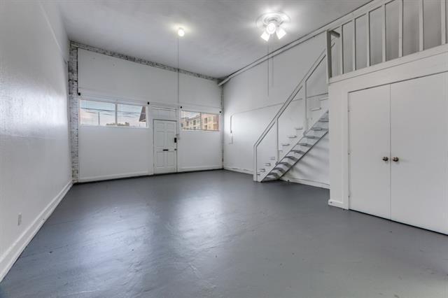 Building Photo - 2007 S Ervay St