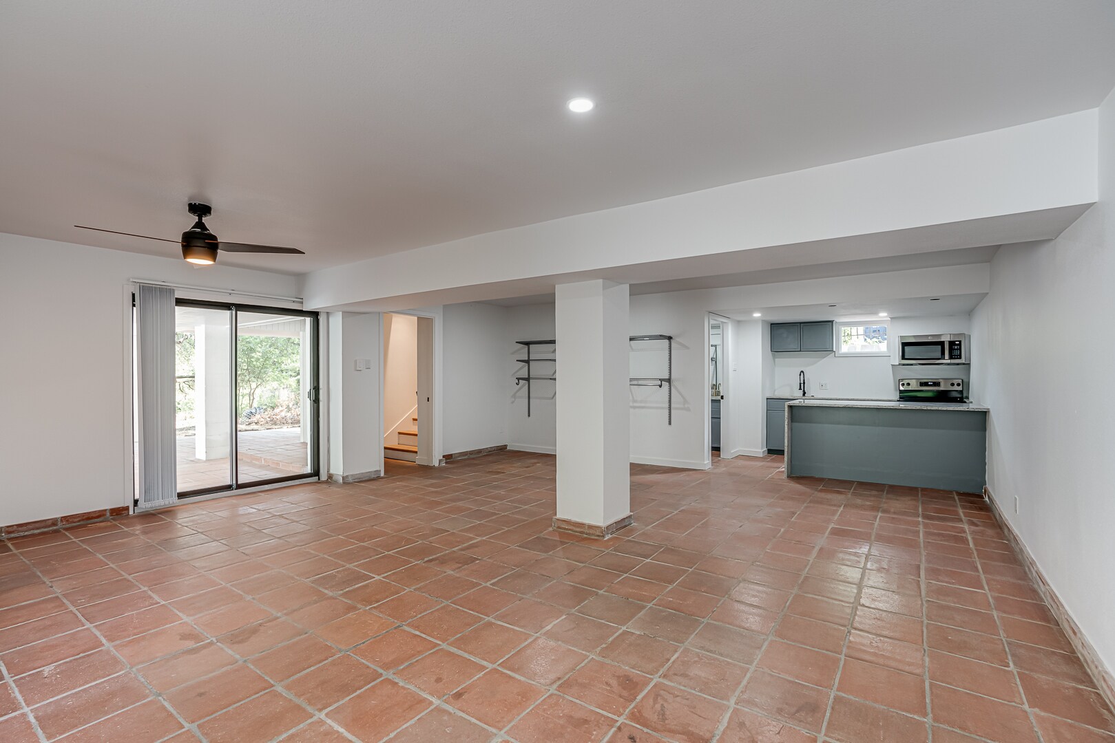 Building Photo - 568 W Quill Dr