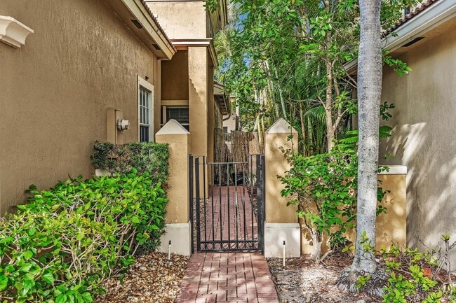 Building Photo - 5828 NW 121st Ave