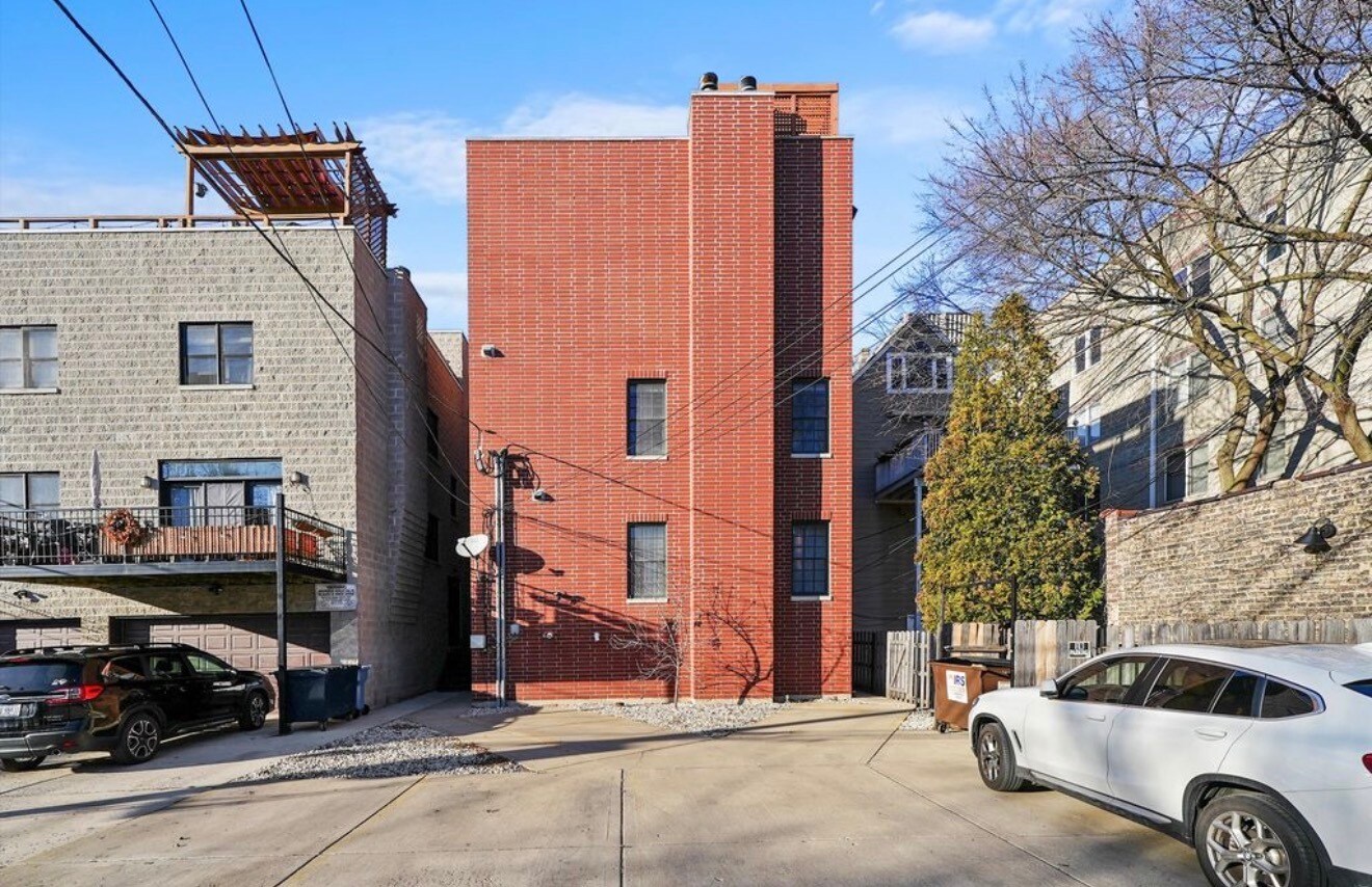 Building Photo - 835 W Bradley Pl