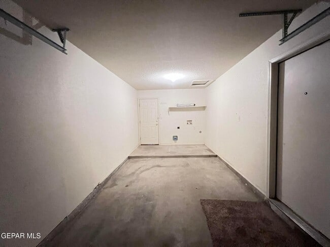 Building Photo - 3500 Tierra Zafiro Dr