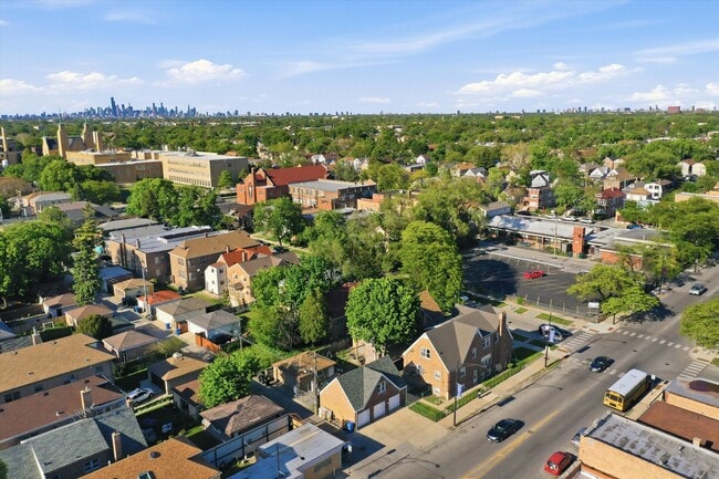 Building Photo - 7058 S Fairfield Ave