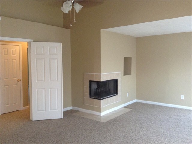 Building Photo - 10827 Tanbark Dr