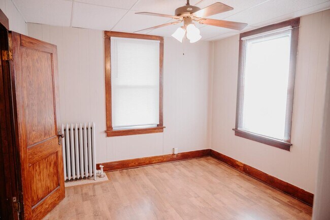 Building Photo - 2441 Templeton St