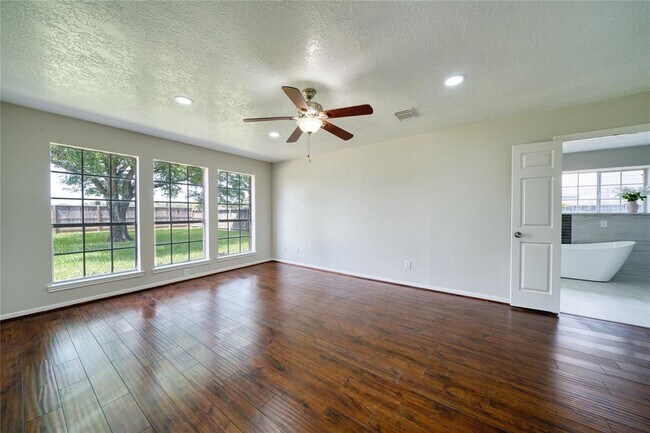 Building Photo - 619 Green Belt Dr