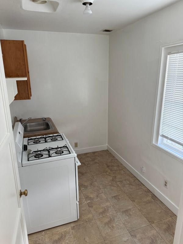 Building Photo - 329 N Chapel Ave