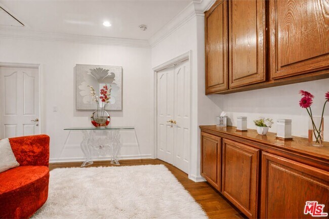 Building Photo - 6111 County Oak Rd