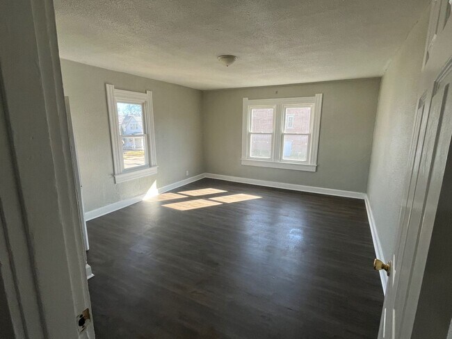 Building Photo - 2107/2105 central ave