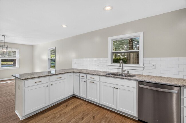 Building Photo - Move-In Ready Home in Hanahan