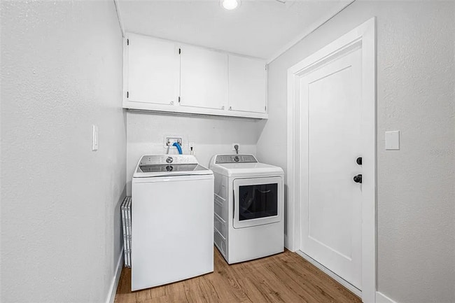 Building Photo - Charming 3-Bedroom Home with Large Fenced ...