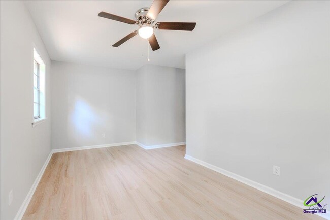 Building Photo - 308 Juniper Rd