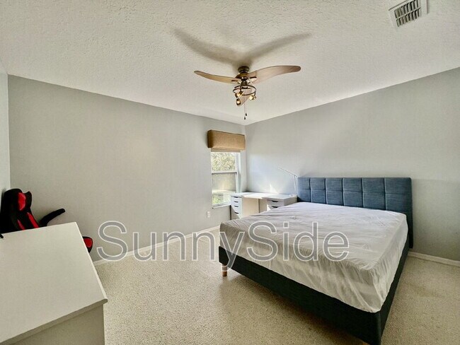Building Photo - 1565 The Oaks Blvd