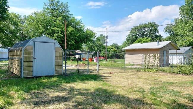 Building Photo - COMING SOON!!! GORGEOUS 3br home!
