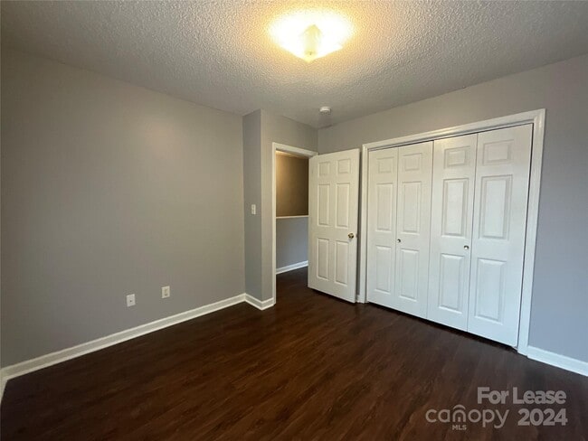 Building Photo - 206 W 15th St