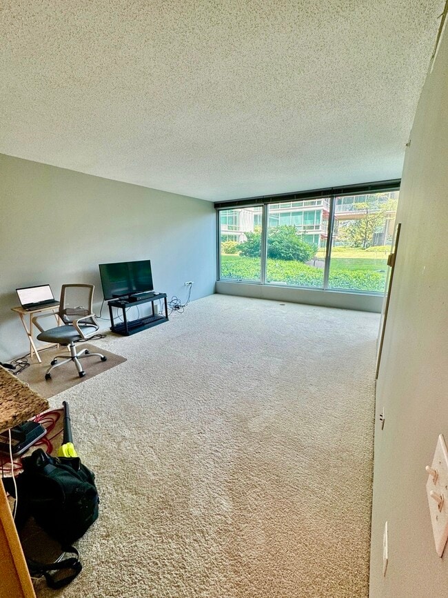 Building Photo - 9655 Woods Dr
