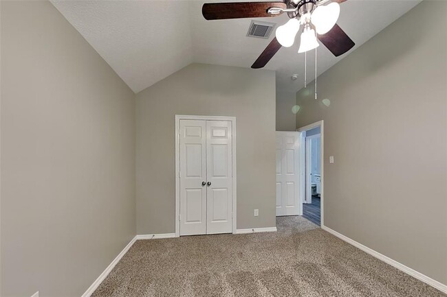 Building Photo - 8227 Sports Haven Dr