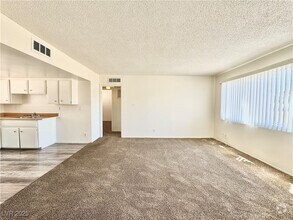 Building Photo - 922 N 1st St