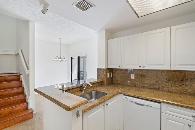 Building Photo - 2803 Sarento Pl