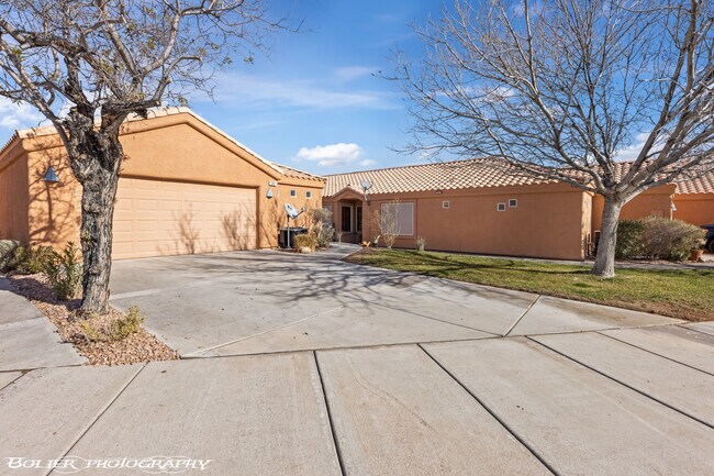 Building Photo - 241 Palmer Ln