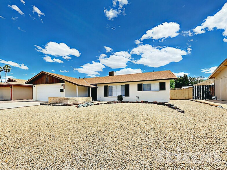 Building Photo - 3601 W Country Gables Dr