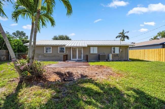 Building Photo - 8053 SE Carlton St