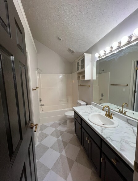 Building Photo - 3371 W Erie St