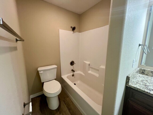 Building Photo - Beautiful 3B/2B Townhome in Chaffee Crossi...