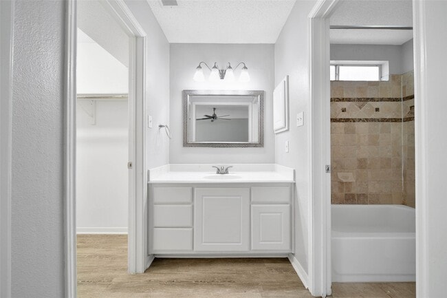 Building Photo - 9 W Lance Leaf Rd