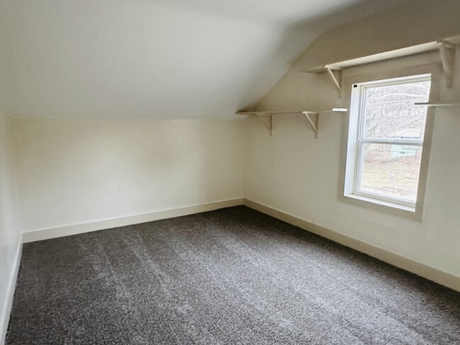 Building Photo - 340 N Mill St