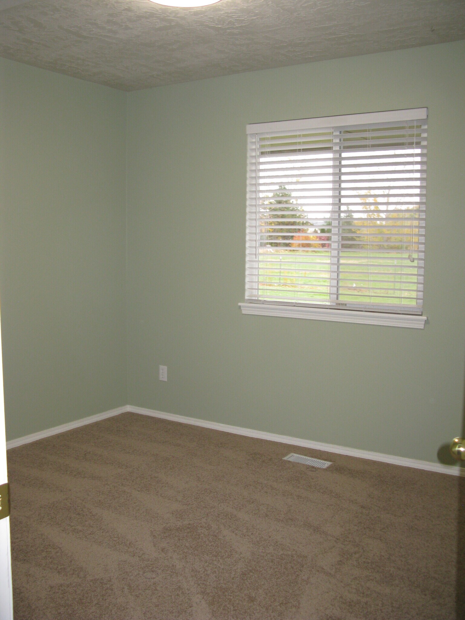 Building Photo - 2020 E Laguna Ave