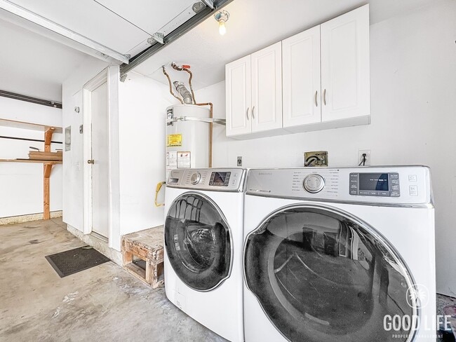 Building Photo - Modern 2-Story Split-Level Home with Commu...