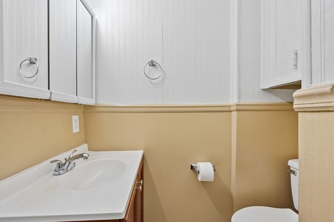 Building Photo - 410 Lorenz Ave