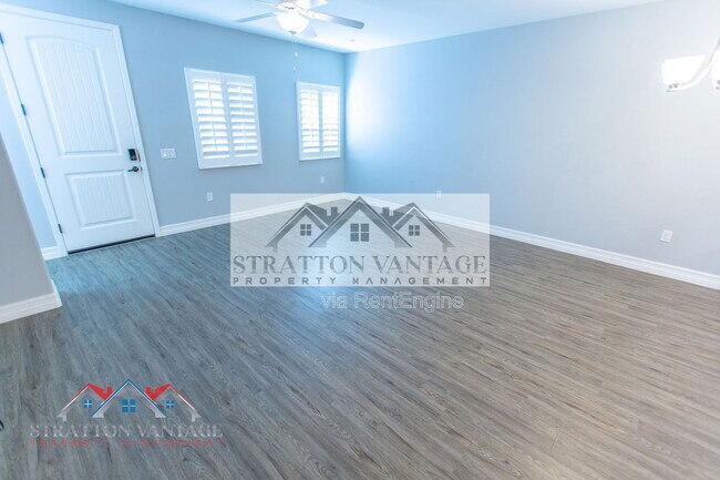 Building Photo - 2821 S Skyline Dr