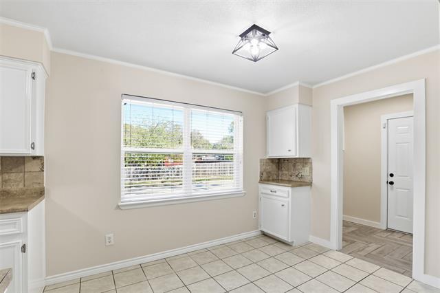 Building Photo - 1901 Wellington Dr