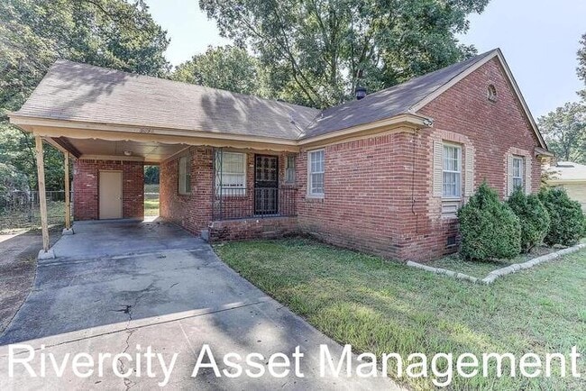 Building Photo - Charming 3-Bedroom Home with Fenced Yard & Original Hardwood Floors – Frayser, Section 8 Welcomed!