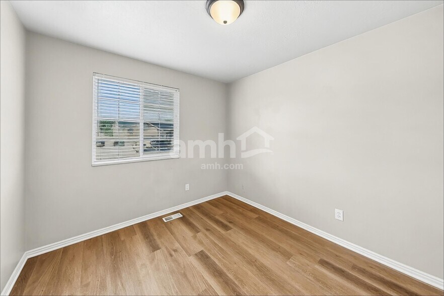 Building Photo - 911 N 2350 W
