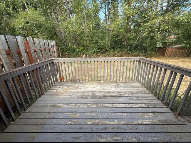 Building Photo - Puyallup 2 PLUS bedroom, 2 bath Large dupl...