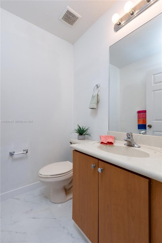 Building Photo - 1009 SW 144th Ave