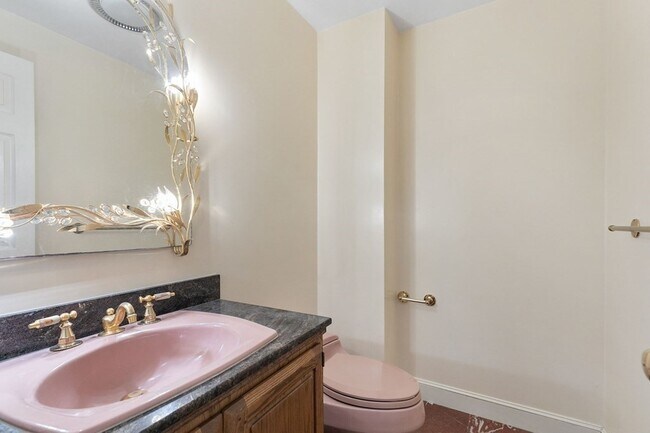 Building Photo - 1 Sutton Pl