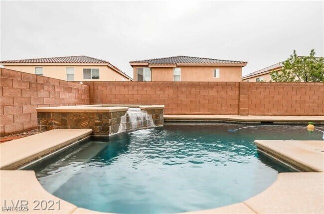 Building Photo - 8450 W Sapphire St