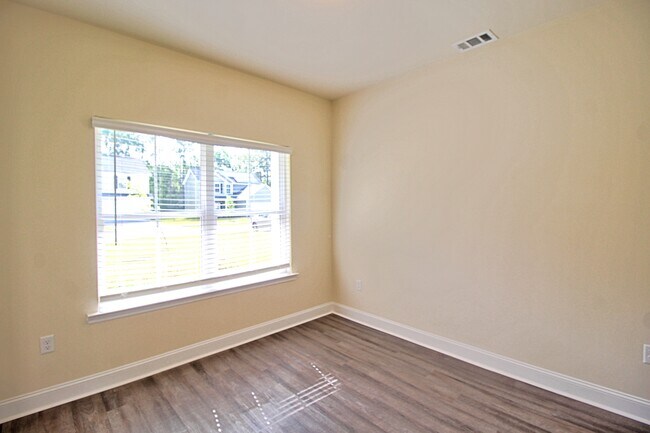 Building Photo - 711 Mill Creek Cir