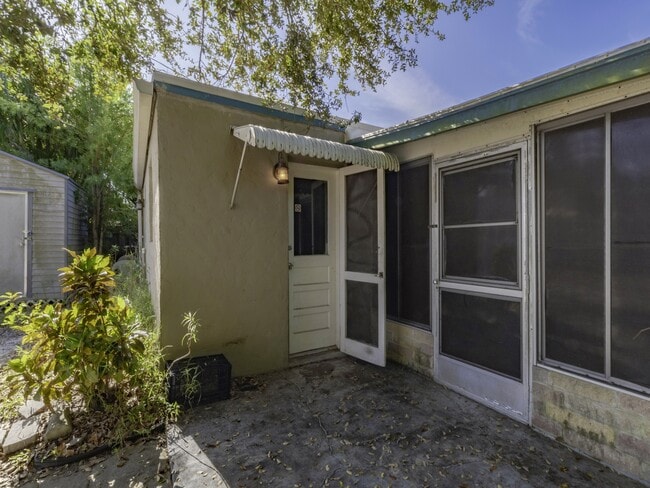 Building Photo - 2808 Clinton St S