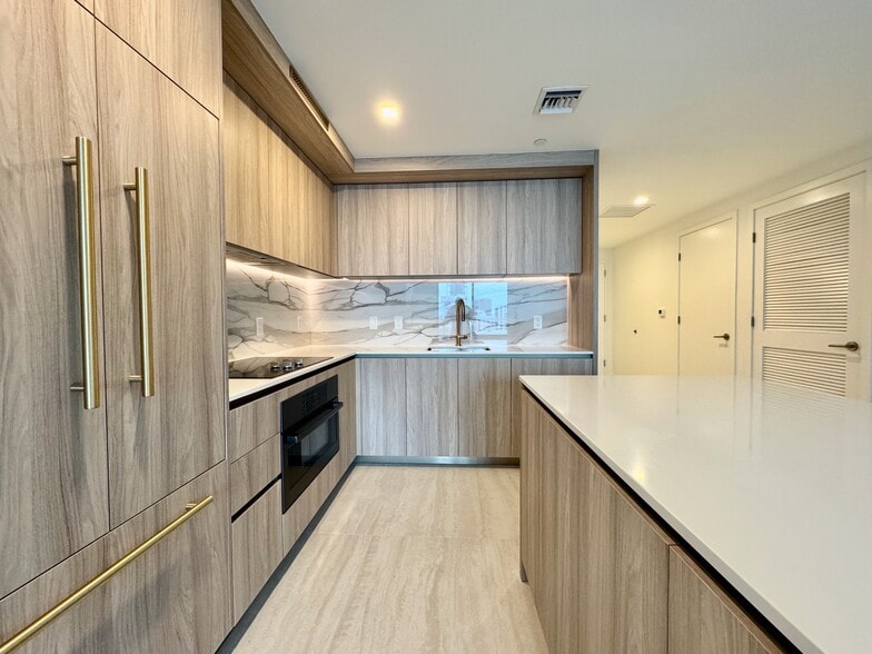 Building Photo - 77 SE 5th St