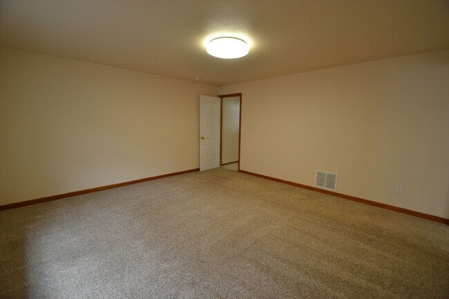 Building Photo - 7492 Amberly Dr
