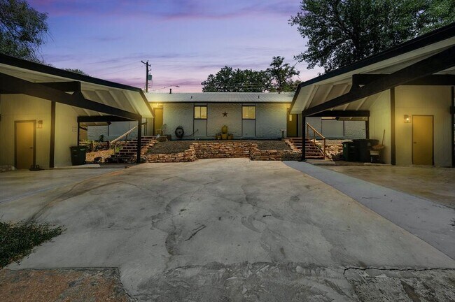 Building Photo - 1706 Elmhurst Dr